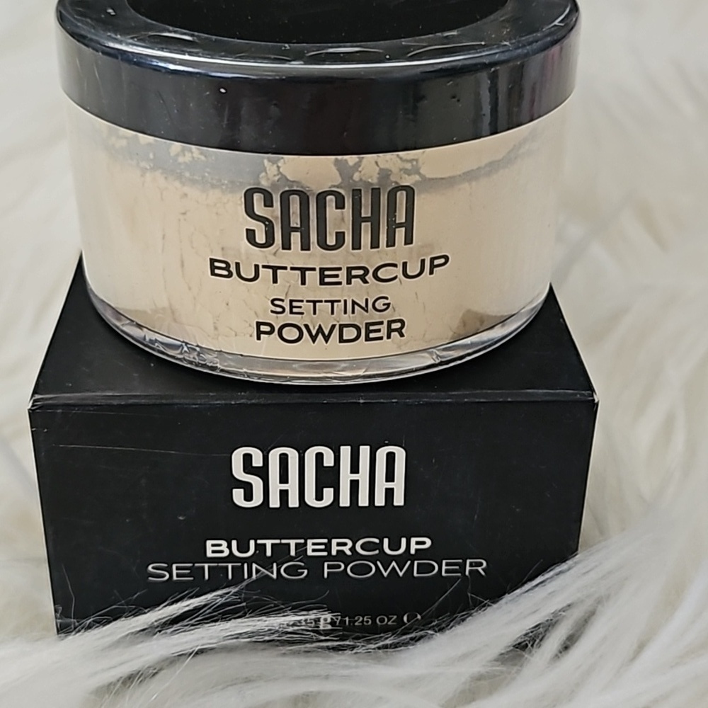 Sacha Buttercup Setting Powder in Light NIP